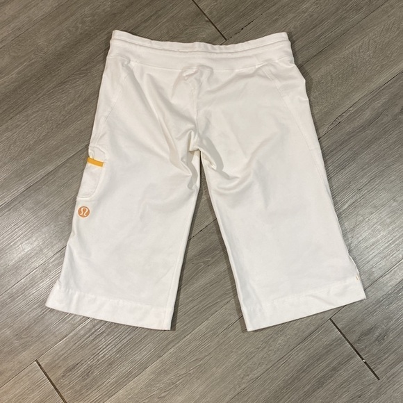 Lululemon Athletica RARE White French Terry Wide Leg Capris Size 8 - Picture 7 of 10